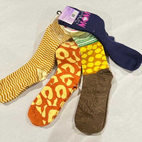 Ramen Socks Gift Set of 3 Pairs & One Pair of “Mom” Blue Socks - Picture 7 of 8
